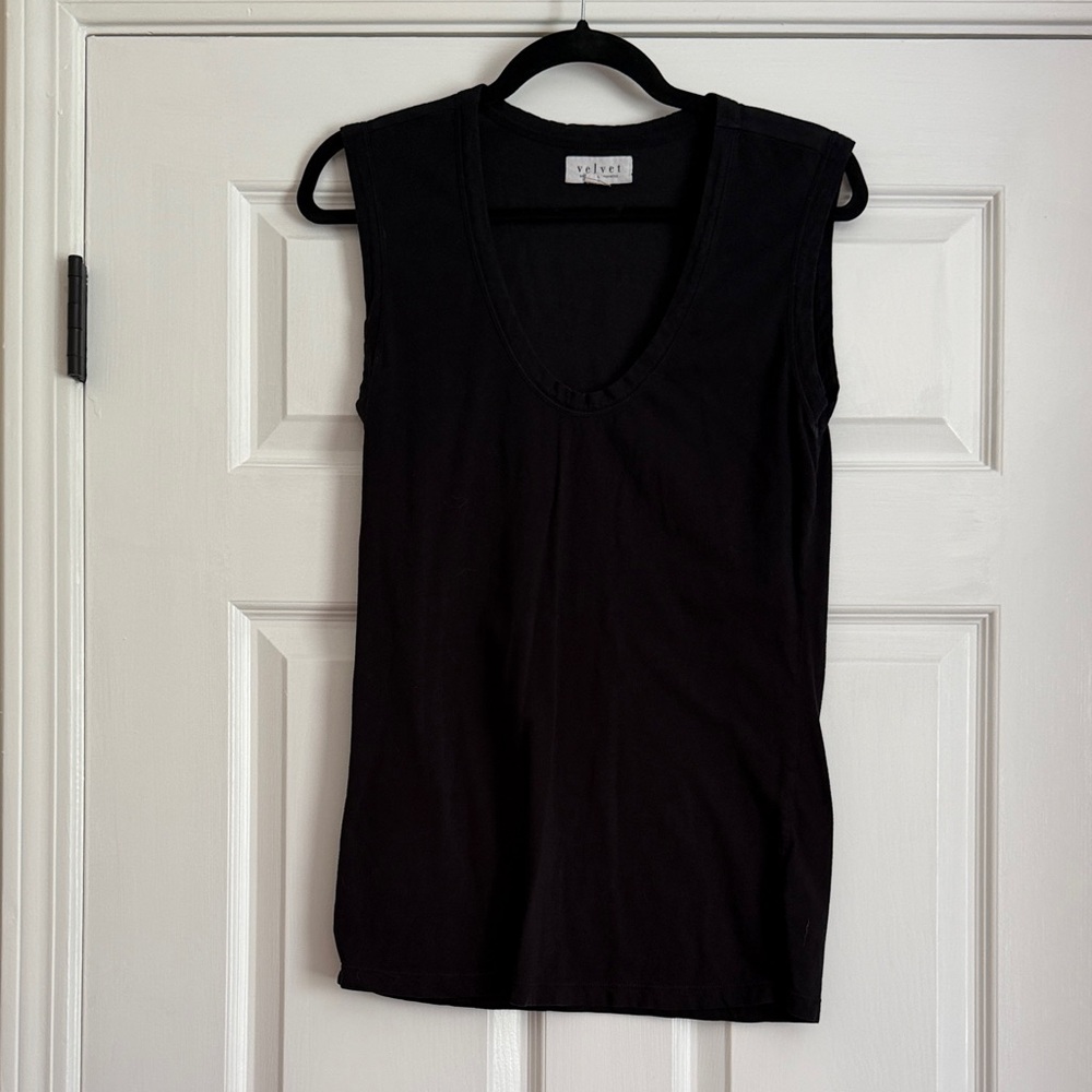 Velvet by Graham & Spencer Black Scoop Neck Sleeveless Tank